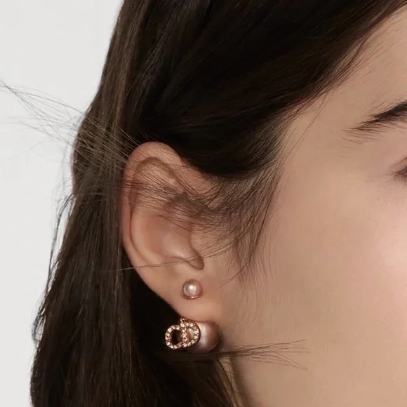 Dior Tribales Earrings
Pink-Finish Metal with Pink Resin Pearl and Crystals - Picture 5 of 16